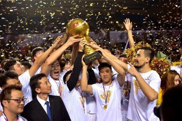 俱乐部杯-米奇26+17青岛胜同曦 林崴19分